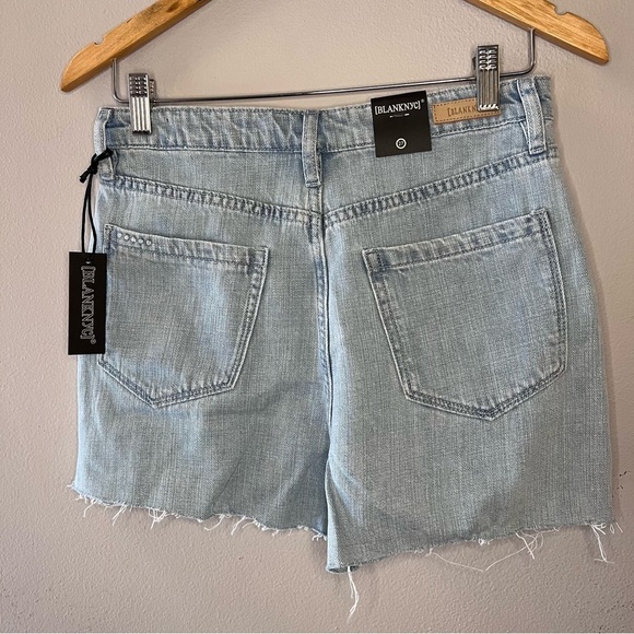 BLANKNYC Women's The Reeve Color Stay Put Denim Shorts Blue Size 27 - Picture 3 of 10